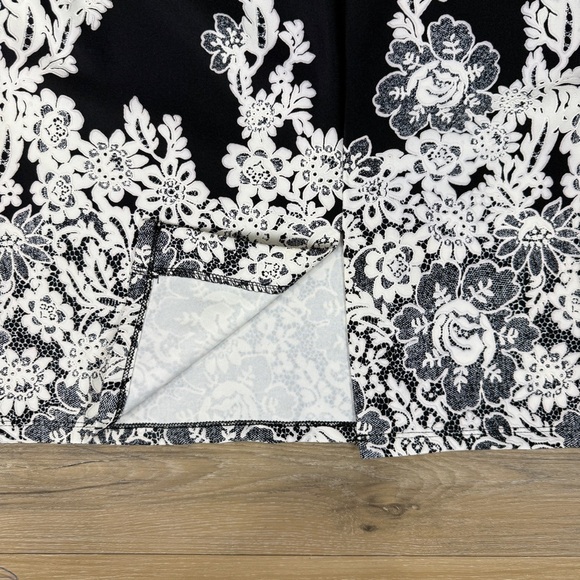 Roz & Ali Black Pencil Skirt with White Floral Printed Lace Plus Size 3X - Picture 4 of 7